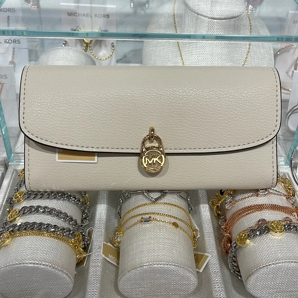 Michael Kors Hamilton Large Leather Continental Wallet
Light Cream
NWT
L - Picture 13 of 16